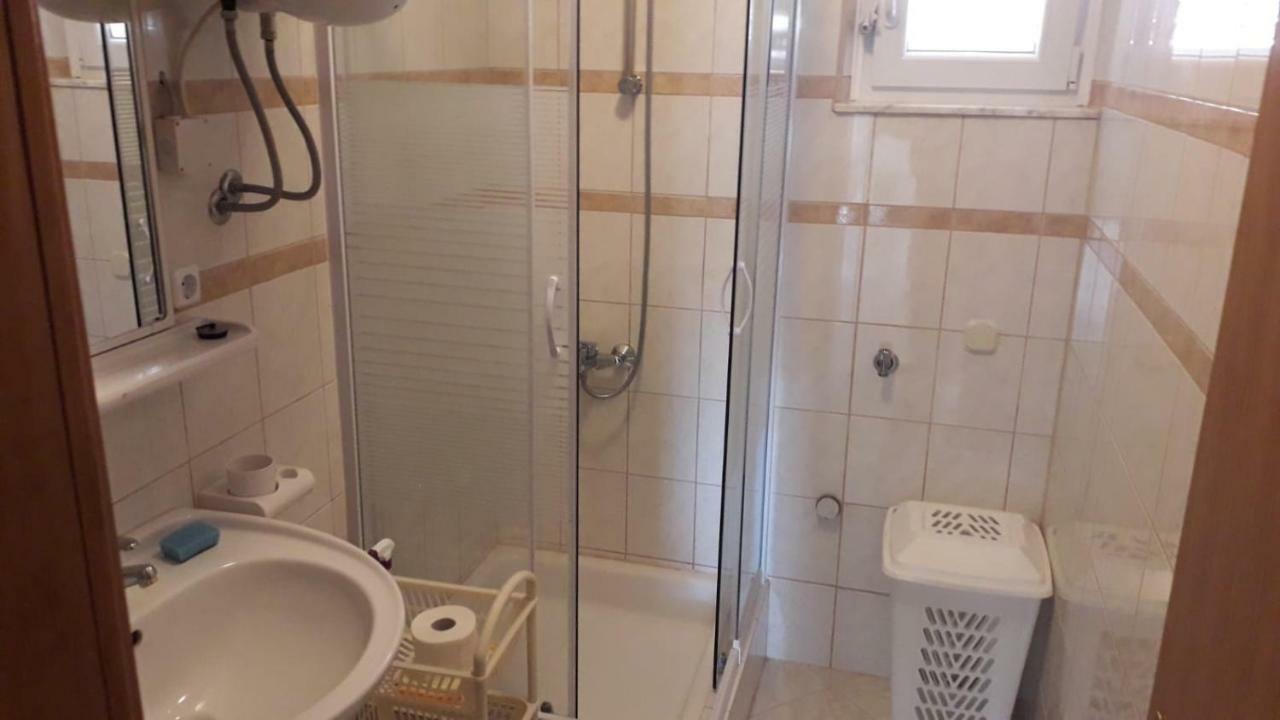 Apartment Hrgic Vir Luaran gambar